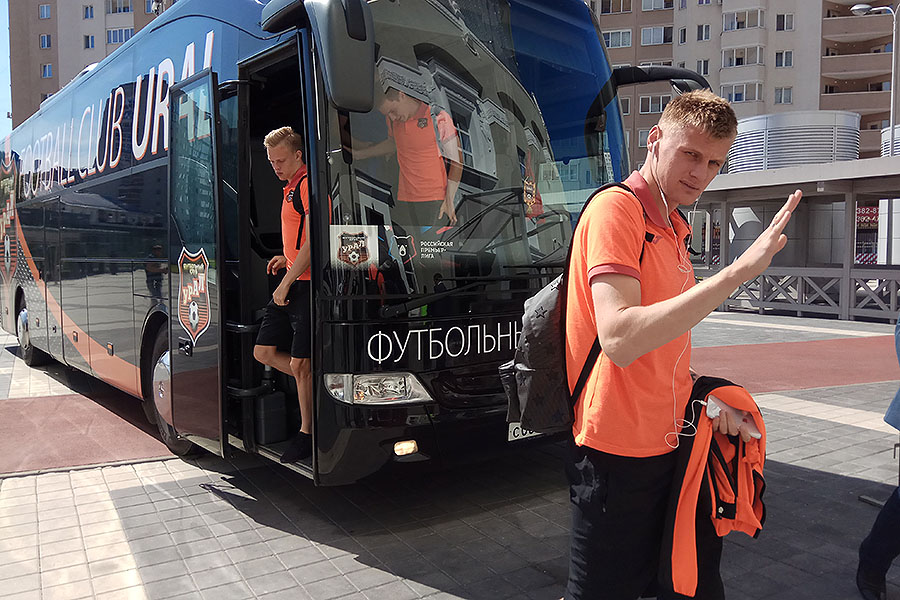 Футболисты «Урала» приехали на «Екатеринбург Арену»