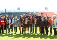 Болельщики вручили шмелей Меркулову и Эль Кабиру