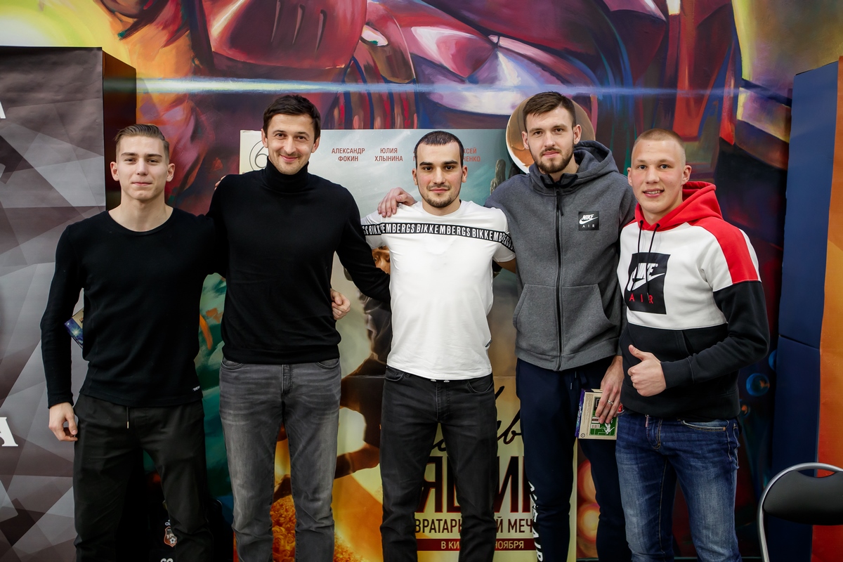 Футболисты «Урала» и «Синары» посетили премьеру фильма «Лев Яшин. Вратарь моей мечты»