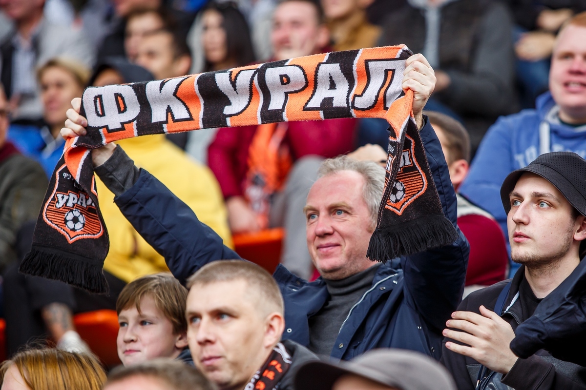 Реализация билетов и абонементов на матчи «Урала» приостановлена