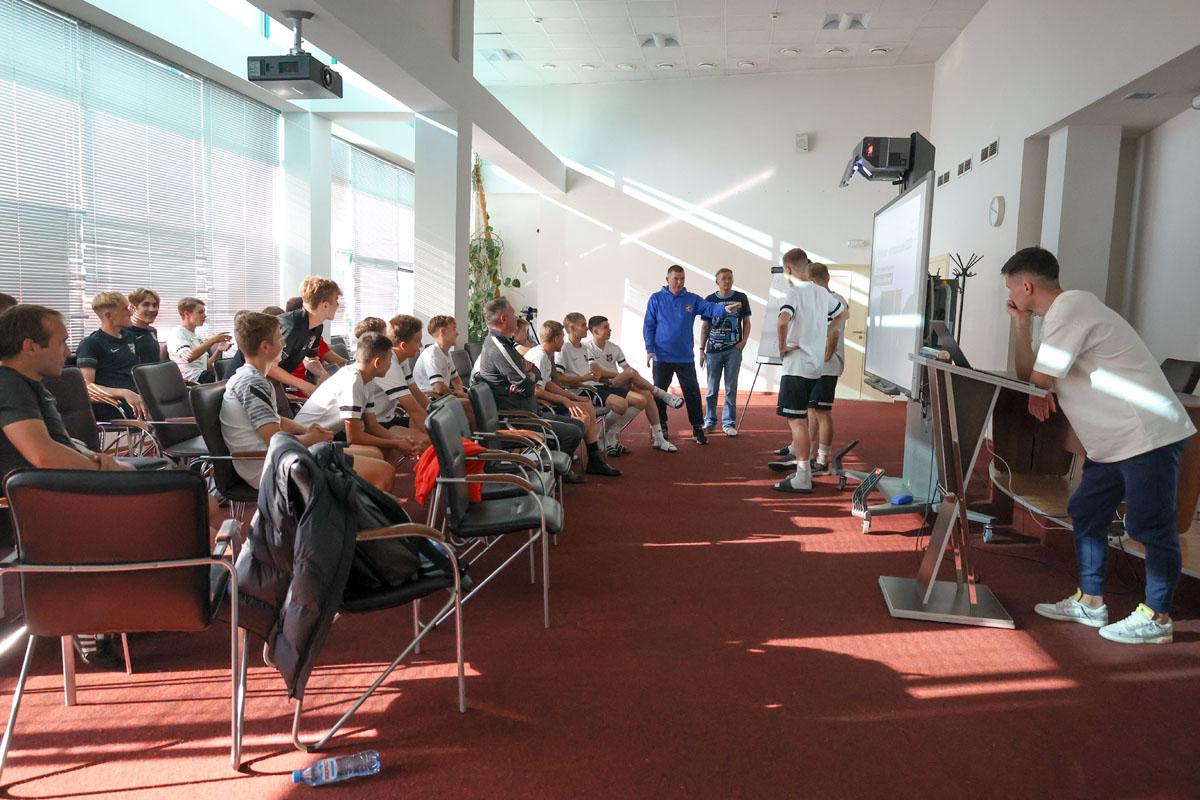 В «Уральской футбольной Академии» прошёл урок истории футбола