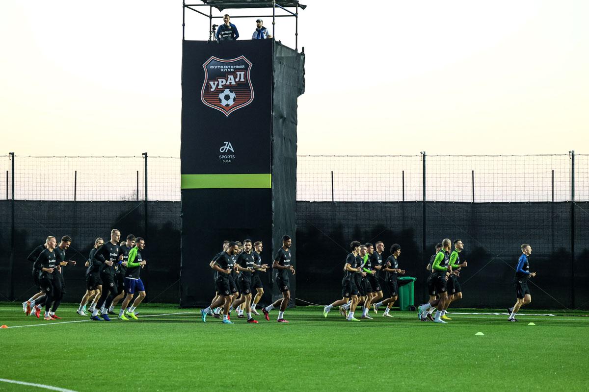 Главная команда добралась до ОАЭ и начала подготовку к возобновлению сезона