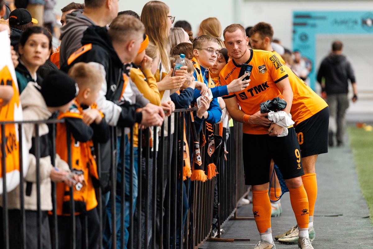 Гостевой сектор на матче против «Родины».