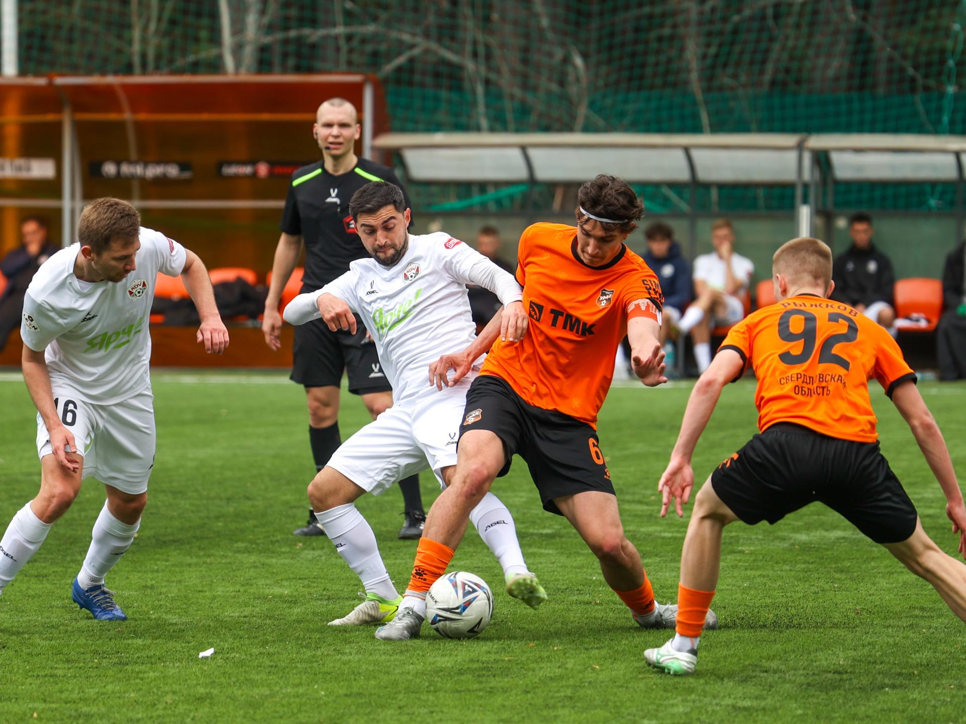 «Урал-2» дома уступил КДВ